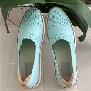 New Ugg Sammy shoe 8.5